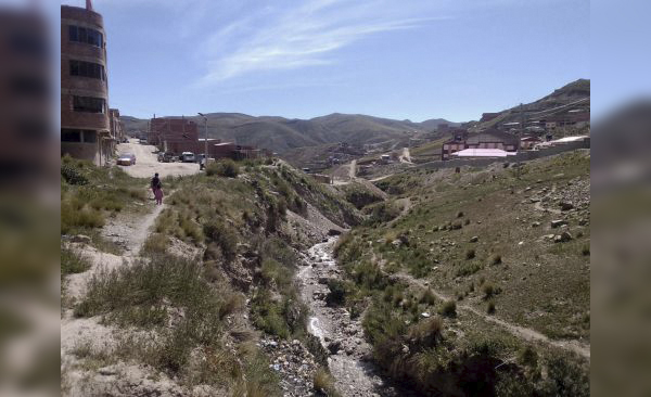 Vecinos piden entubar un río, pero experta dice que es una mala idea 